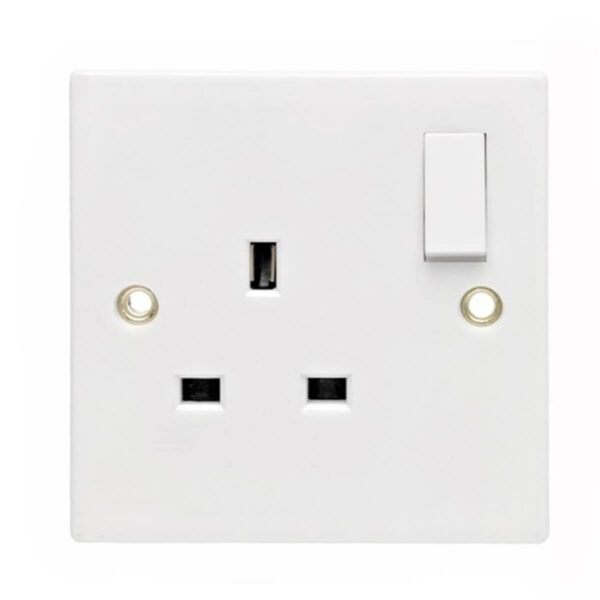 13A 1 GANG SWITCHED SOCKET (CLAM)